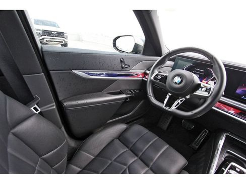 Used 2025 BMW 740i RWD image 8