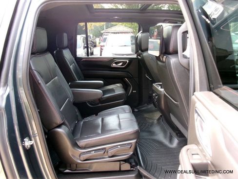 Used 2021 Chevrolet Suburban RST w/ Luxury Package AWD/4WD image 31