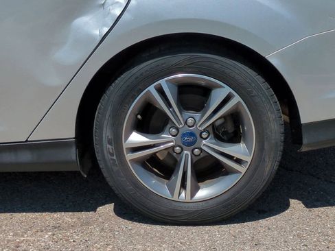 Used 2014 Ford Focus SE w/ SE Sport Package image 14