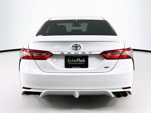 Used 2020 Toyota Camry SE FWD image 7
