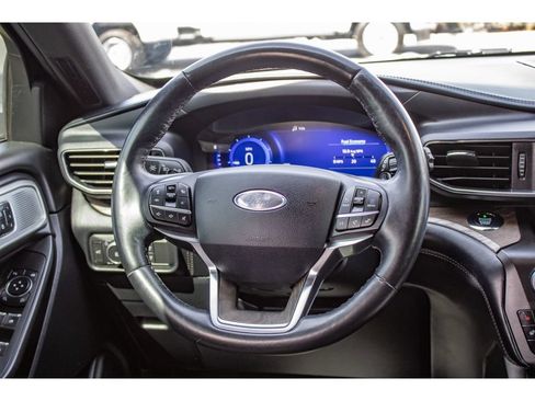 Used 2020 Ford Explorer Platinum w/ Premium Technology Package AWD/4WD image 38