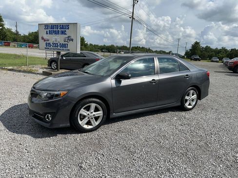 Used 2013 Toyota Camry SE FWD image 1