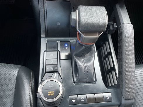 Used 2024 Toyota Tacoma Limited w/ Limited Package (LT) image 21