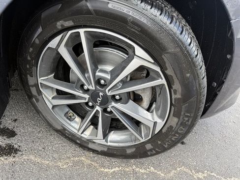 Used 2024 Kia Forte LXS FWD image 5