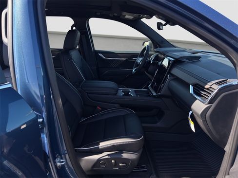 New 2026 GMC Acadia Denali w/ Super Cruise Package image 18