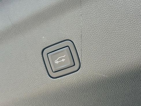 Used 2023 Chevrolet Tahoe Z71 w/ Luxury Package image 27