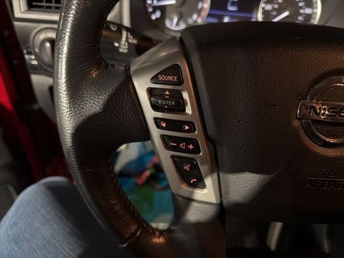 Used 2022 Nissan Titan SV w/ SV Convenience Package image 21
