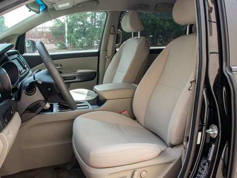 Used 2021 Kia Sedona LX FWD image 13