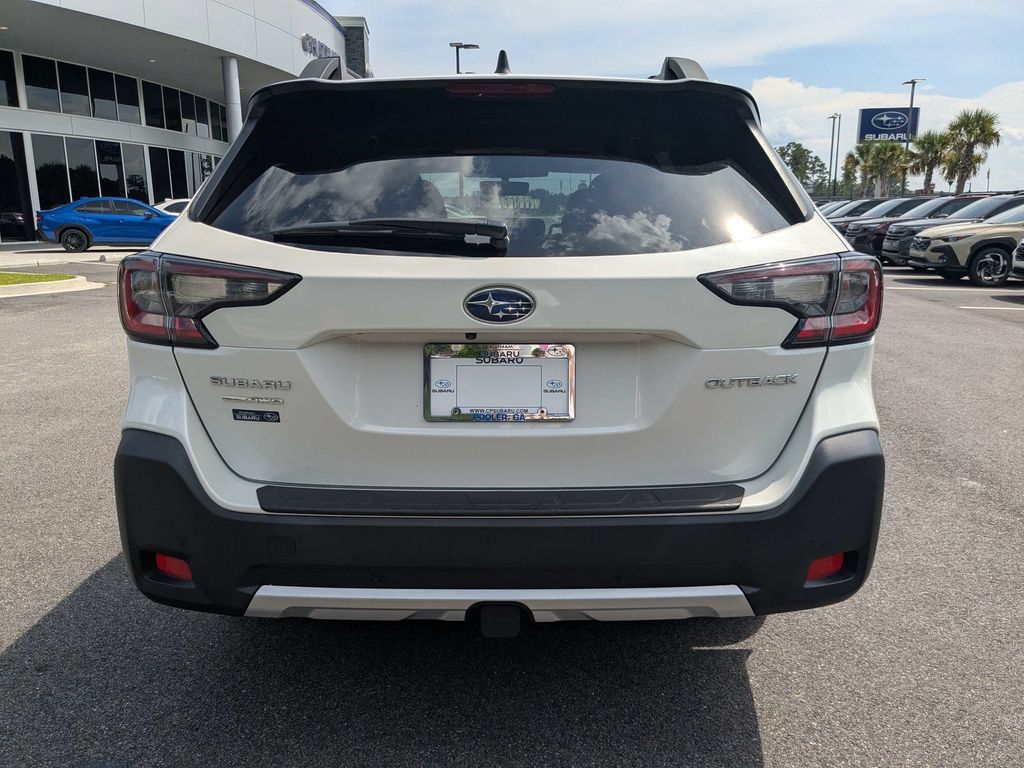 Certified 2025 Subaru Outback Limited AWD/4WD image 3