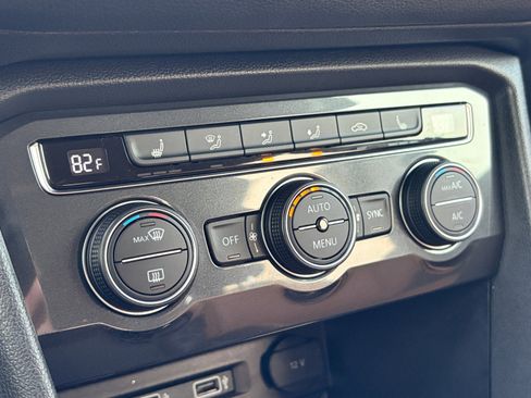 Used 2018 Volkswagen Tiguan SE image 20