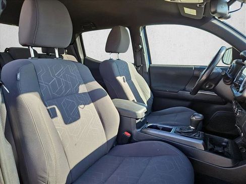 Used 2018 Toyota Tacoma TRD Sport w/ Technology Package image 18