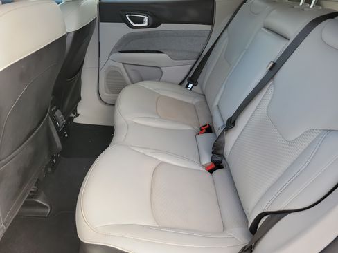 Used 2022 Jeep Compass Latitude w/ Convenience Group FWD image 12