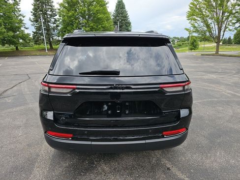 Used 2023 Jeep Grand Cherokee Limited w/ Black Appearance Package AWD/4WD image 5