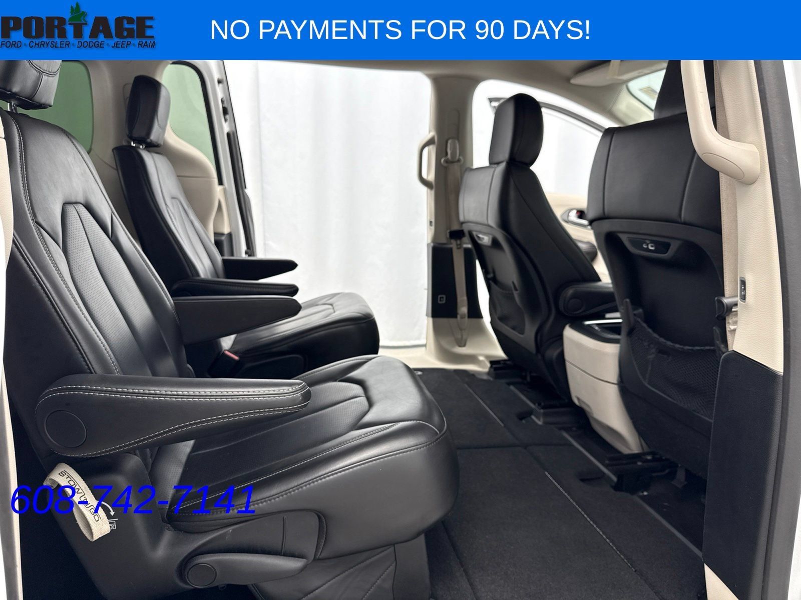 Used 2024 Chrysler Pacifica Touring-L FWD image 27