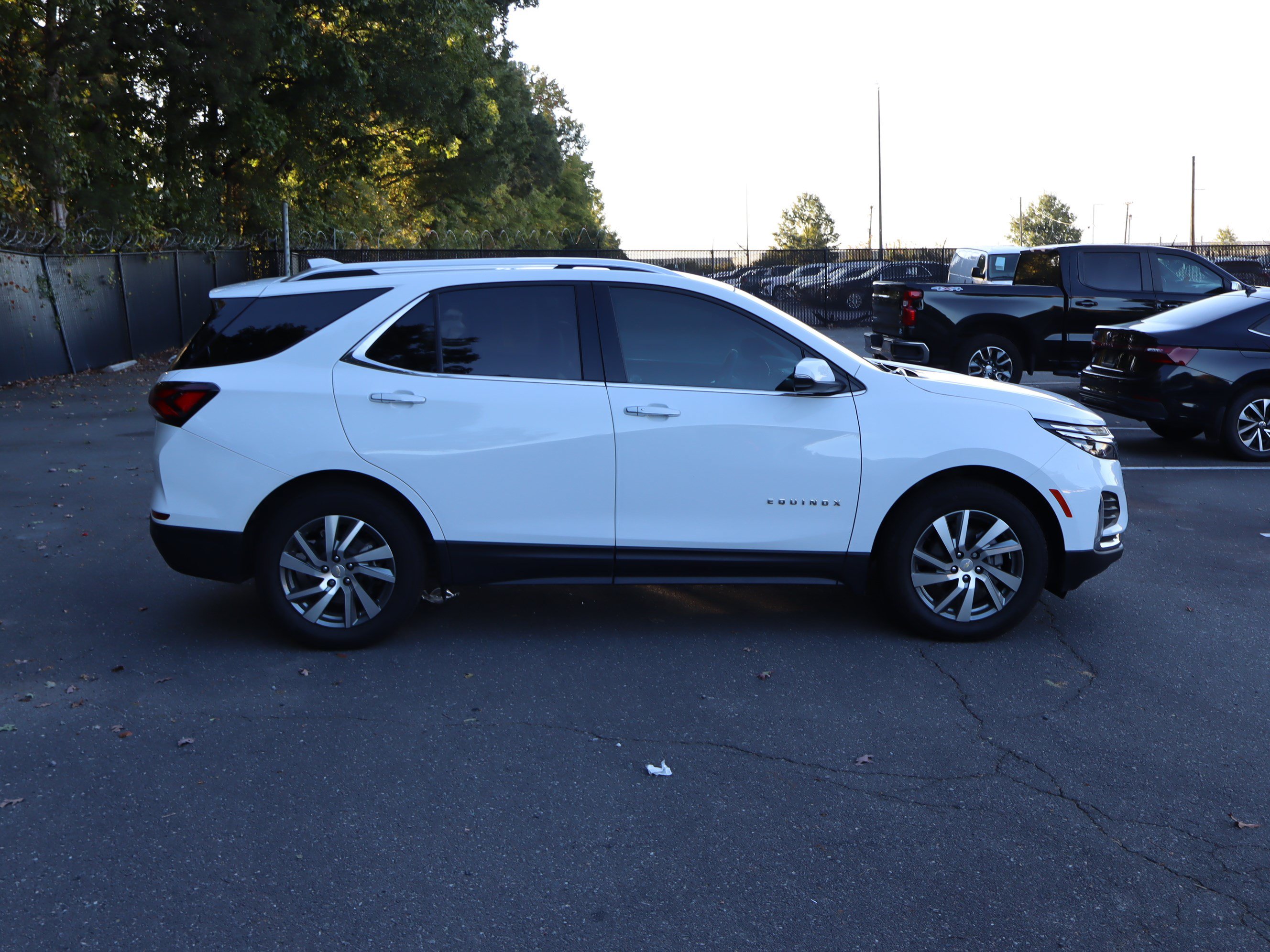 Used 2024 Chevrolet Equinox Premier FWD image 11