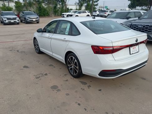 Used 2025 Volkswagen Jetta Sport FWD image 8