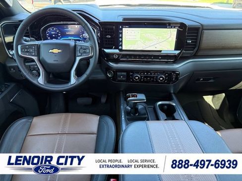 Used 2025 Chevrolet Silverado 1500 High Country w/ High Country Premium Package AWD/4WD image 15
