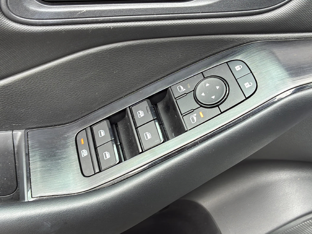 Used 2025 Nissan Rogue S FWD image 24