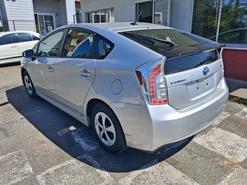 Used 2012 Toyota Prius Three FWD image 2