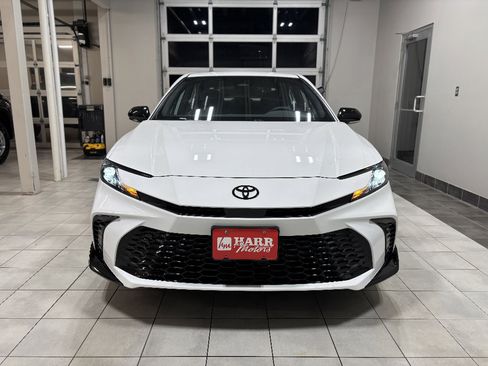 New 2026 Toyota Camry Hybrid FWD image 6
