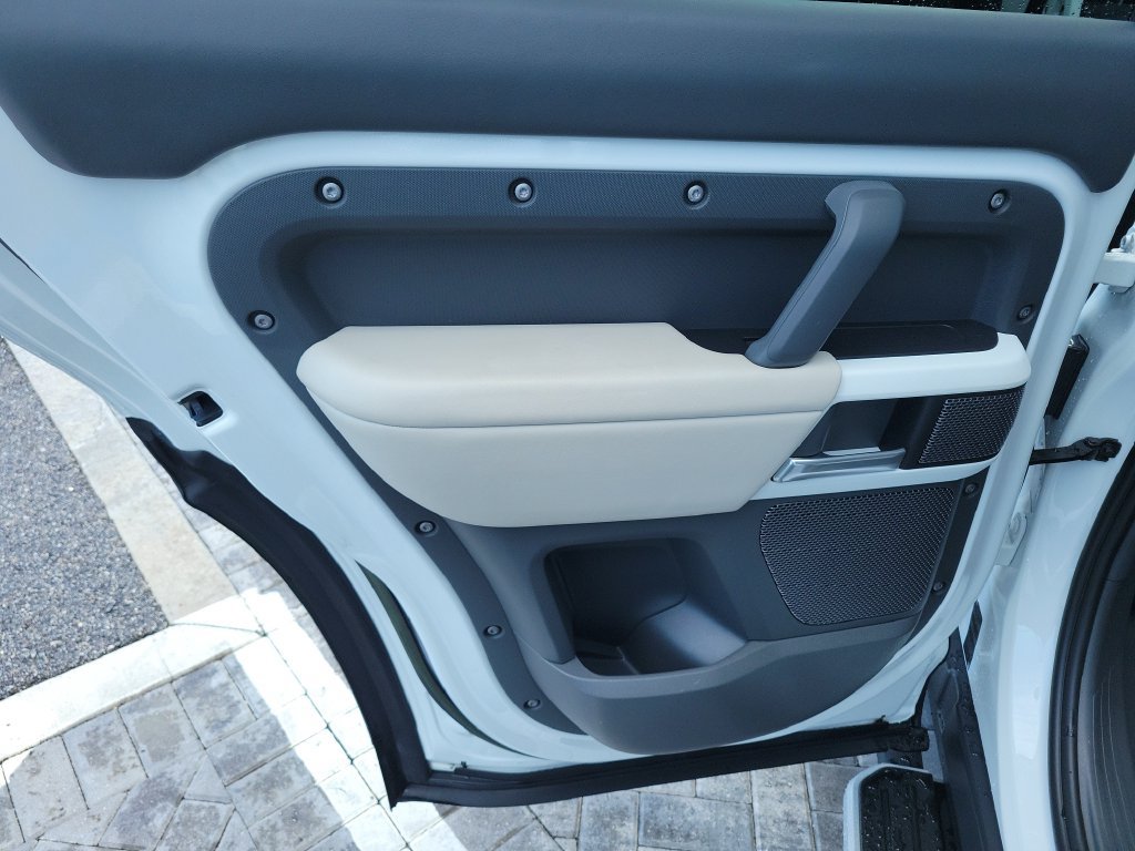 Certified 2023 Land Rover Defender 110 SE AWD/4WD image 23
