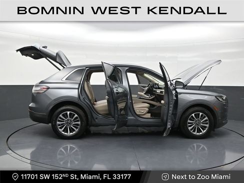 Used 2023 Lincoln Nautilus AWD w/ Premium Package image 29