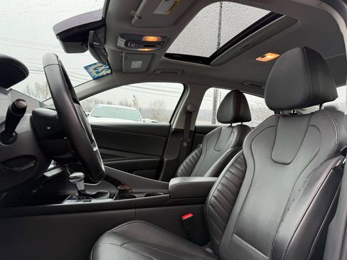 Used 2023 Hyundai Elantra Limited image 11