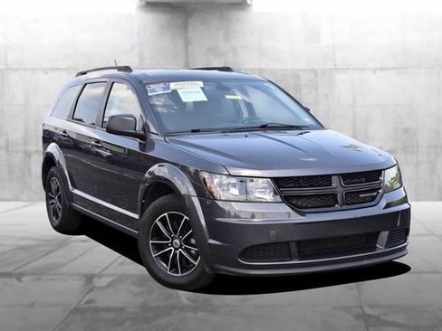 Used 2018 Dodge Journey SE w/ Blacktop Package FWD image 2