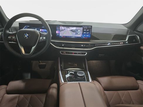 Used 2024 BMW X5 sDrive40i w/ Premium Package image 9