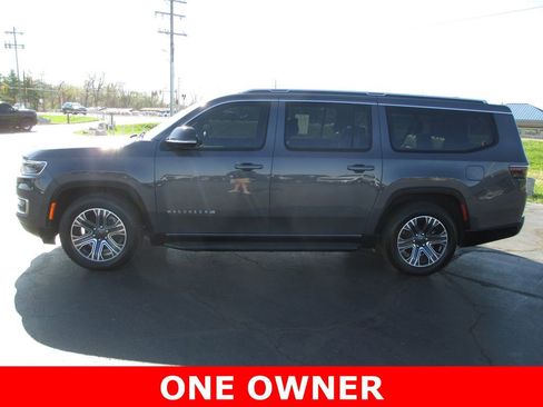 Used 2023 Jeep Wagoneer L 4WD w/ Premium Group I image 11