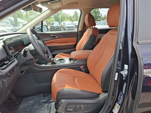 New 2026 Kia Carnival EX FWD image 6