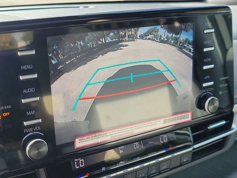 Used 2023 Toyota Sienna XSE FWD image 27