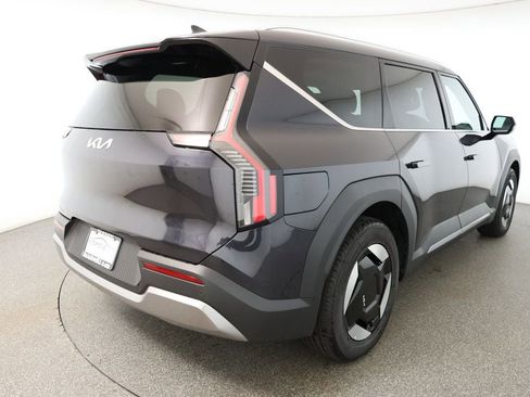 Used 2025 Kia EV9 Wind image 4
