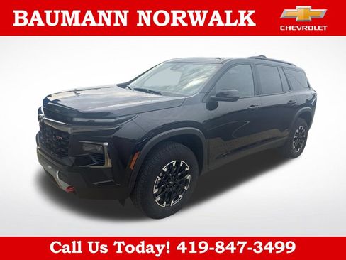 Used 2025 Chevrolet Traverse Z71 w/ Driver Confidence Package AWD/4WD image 2