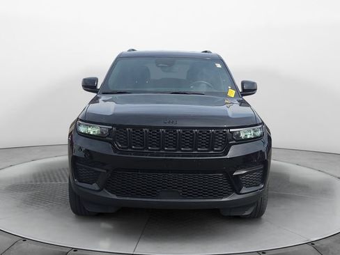 Used 2024 Jeep Grand Cherokee Altitude AWD/4WD image 8