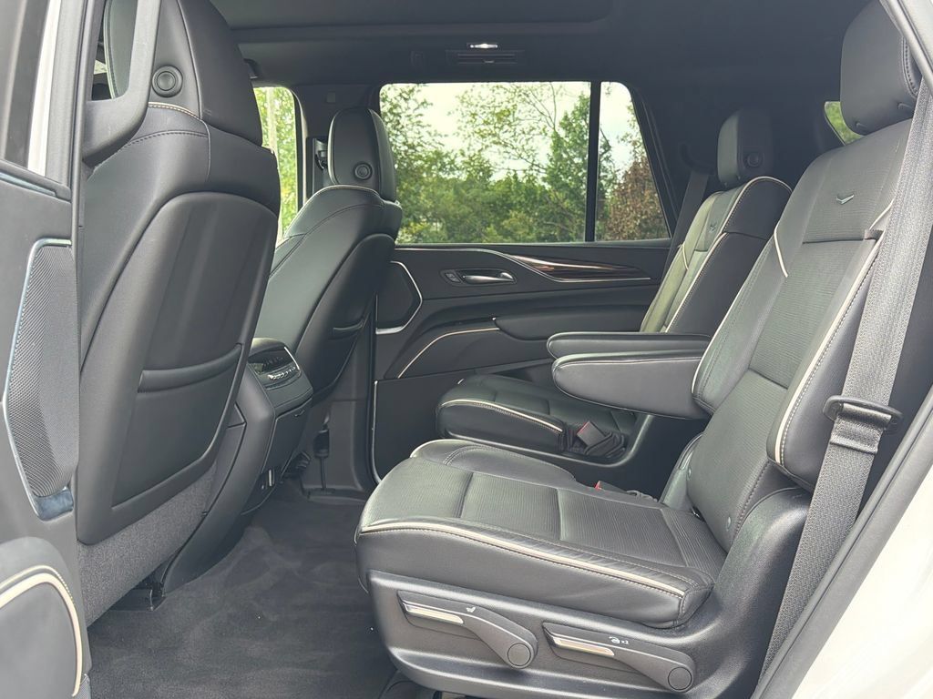 Certified 2023 Cadillac Escalade Premium Luxury AWD/4WD image 11