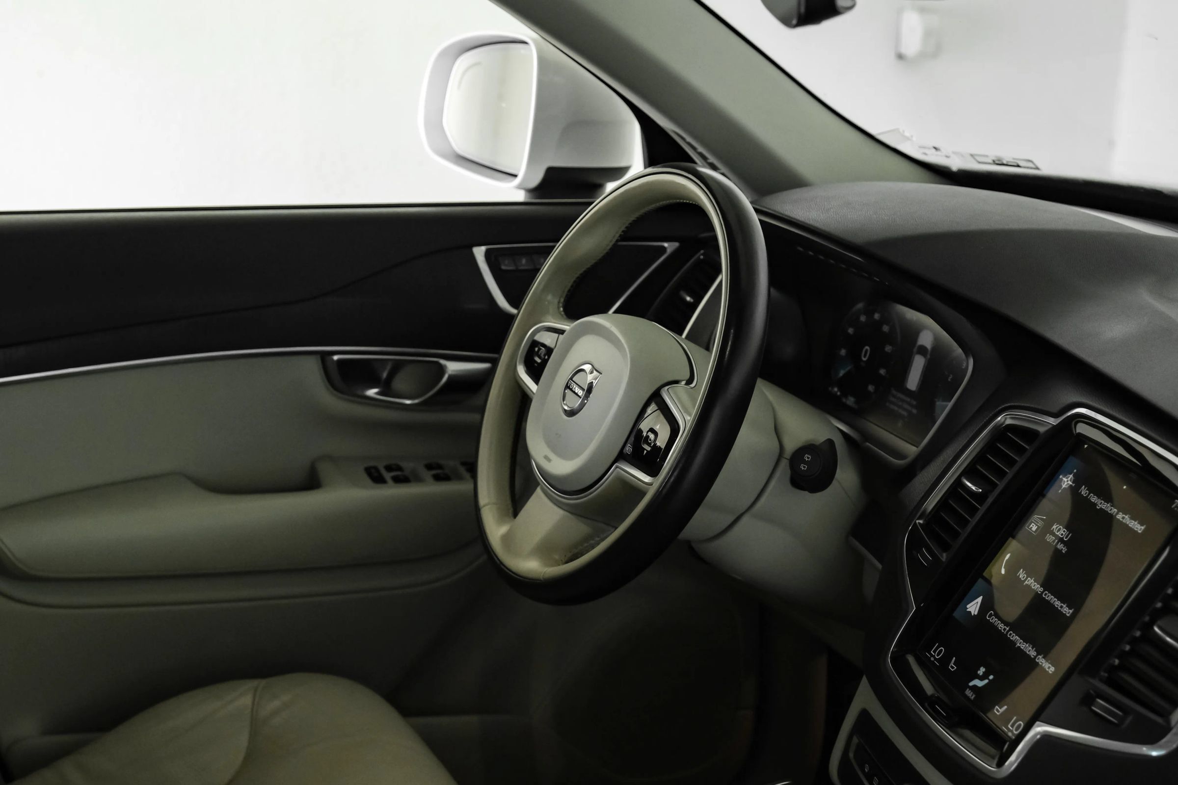 Used 2020 Volvo XC90 T5 Momentum w/ Protection Package Premier FWD image 13