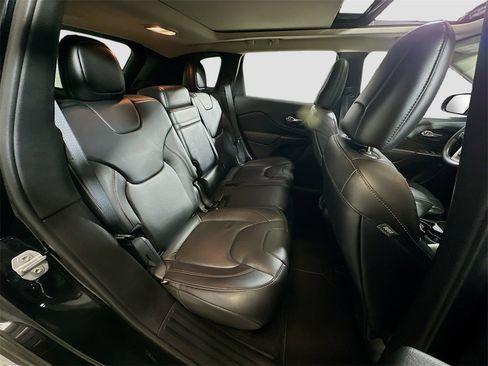 Used 2015 Jeep Cherokee Limited image 27