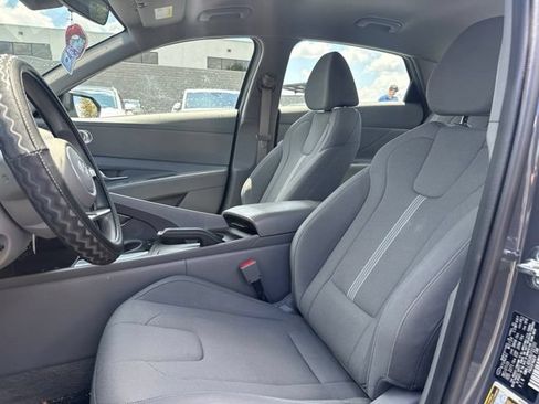 Used 2024 Hyundai Elantra SE FWD image 9