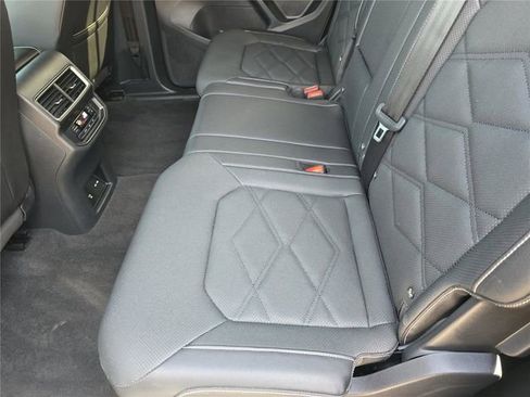 Used 2025 Volkswagen Atlas SE image 16