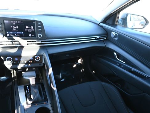 Used 2023 Hyundai Elantra SEL image 23
