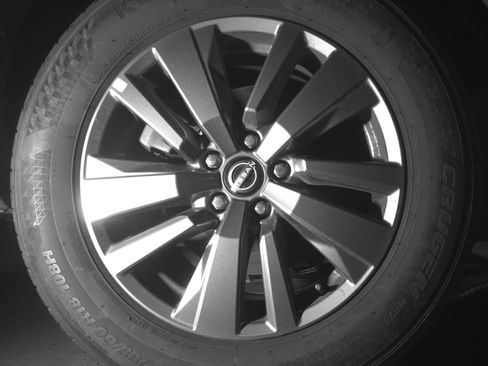 Used 2025 Nissan Pathfinder SV FWD image 15