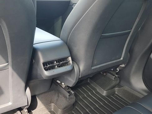 Used 2021 Tesla Model Y Performance image 16