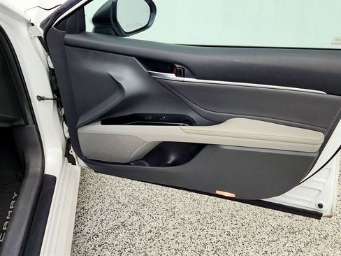 Used 2018 Toyota Camry XLE FWD image 25