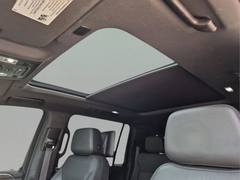 Used 2021 Chevrolet Suburban LT w/ Rear Media and Nav Package RWD image 29