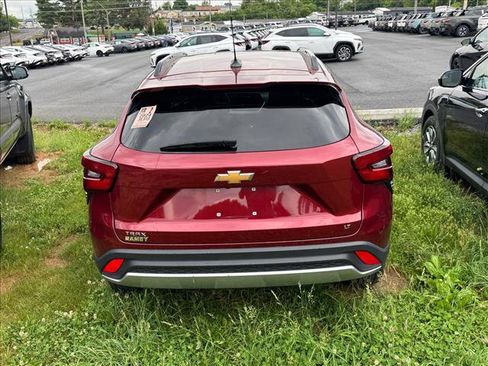 Used 2024 Chevrolet Trax LT FWD image 16