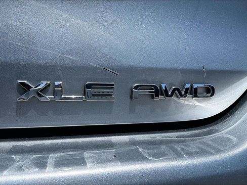 Used 2023 Toyota Highlander XLE AWD/4WD image 10