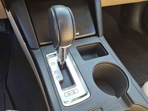 Used 2017 Subaru Legacy 2.5i Premium w/ Moonroof Package image 8