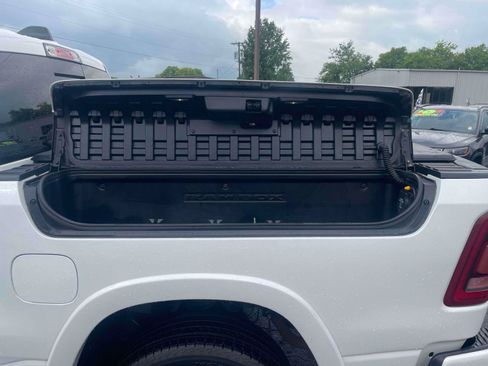 Used 2019 RAM 1500 Laramie AWD/4WD image 12