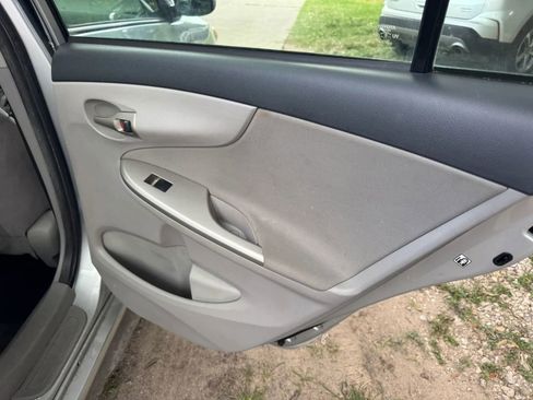 Used 2012 Toyota Corolla LE FWD image 20